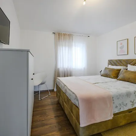 Semesterbostad 3 Bedroom Gorgeous In Roial