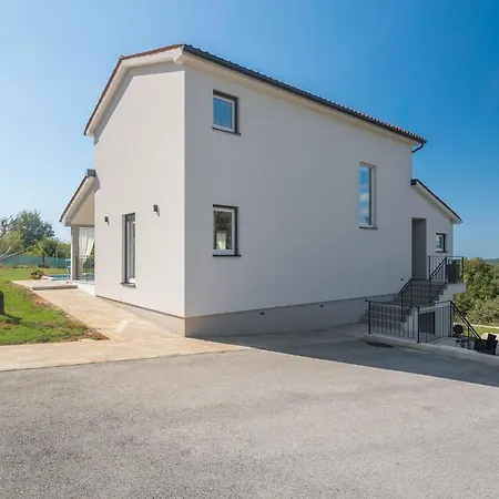 3 Bedroom Gorgeous In Semesterbostad *