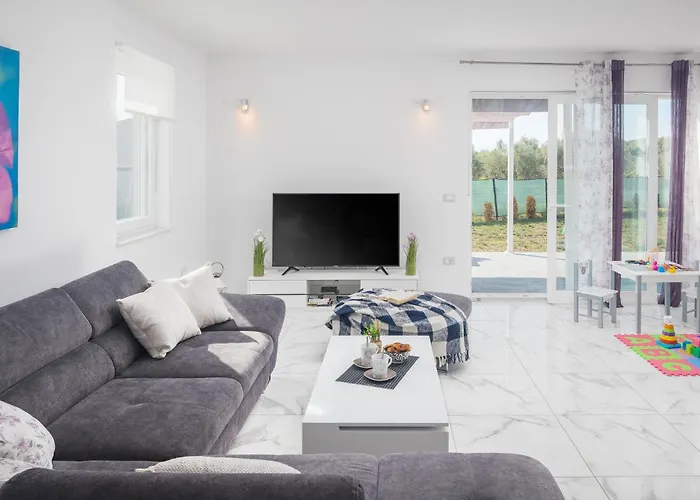 3 Bedroom Gorgeous In 펜션 풀라