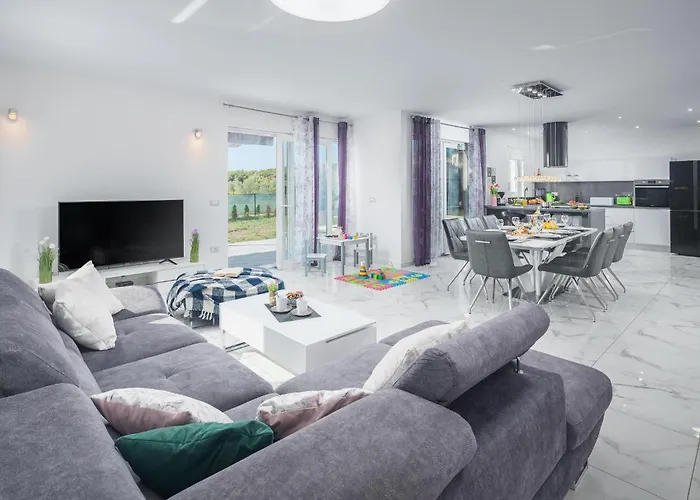 3 Bedroom Gorgeous In 펜션