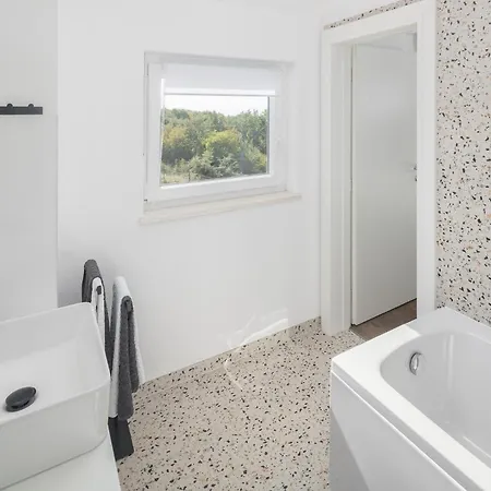 3 Bedroom Gorgeous In * Jural
