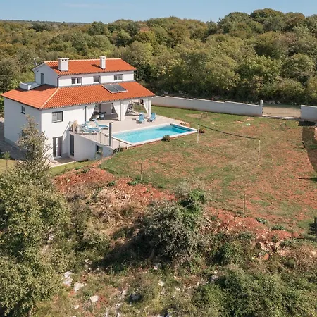 3 Bedroom Gorgeous In Jural