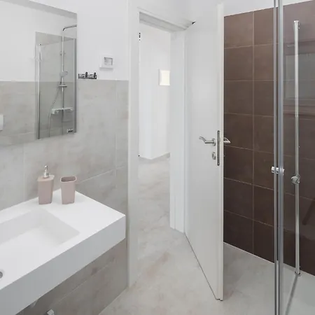 3 Bedroom Gorgeous In Holiday home