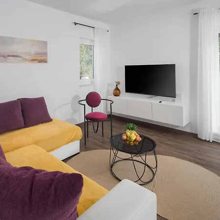 3 Bedroom Gorgeous In * Jural