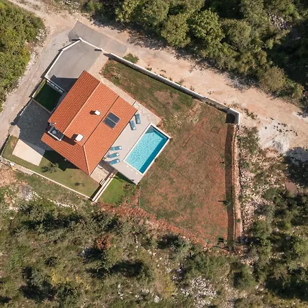 3 Bedroom Gorgeous In Holiday home Jural
