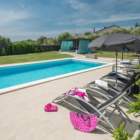 3 Bedroom Gorgeous In Nyaraló *